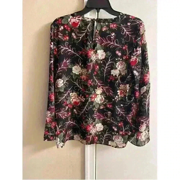 LIKE NEW
LOFT women’s black‎ floral ruffle sleeve top/blouse, medium - Picture 3 of 5